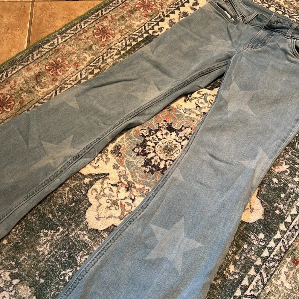 Wrangler Lightwash Star Jeans - Picture 3 of 5